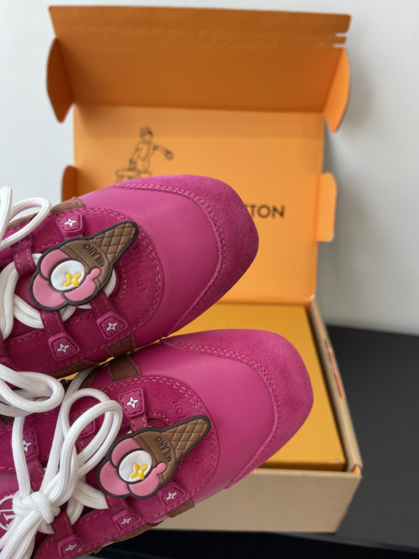 l0*is V*t0n sneakerina