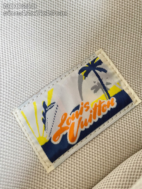 l0*is V*t0n bosphore wearable wallet